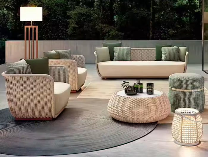 <h2>How can we help you?<br/><span style="text-decoration:underline">Our customer service is there for you!</span></h2>