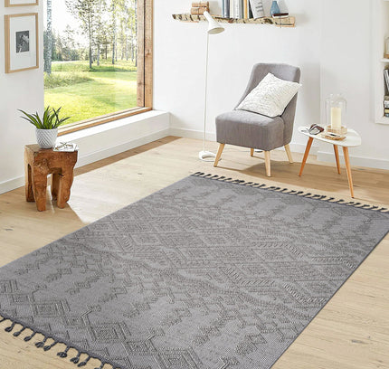 Guros - 6' X 9' Traditional Indoor / Outdoor Area Rug - White